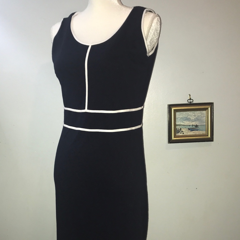 Tommy Hilfiger Maxi Navy and White Size M A2